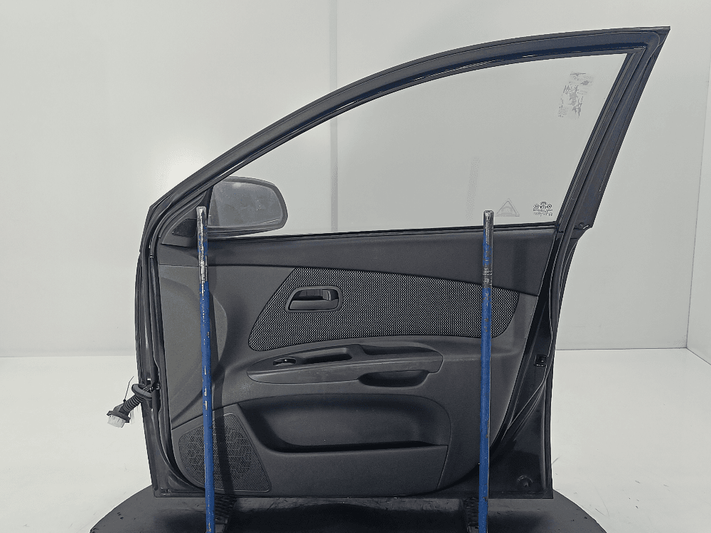 Дверь передняя правая к Kia Rio 2 (05-09)