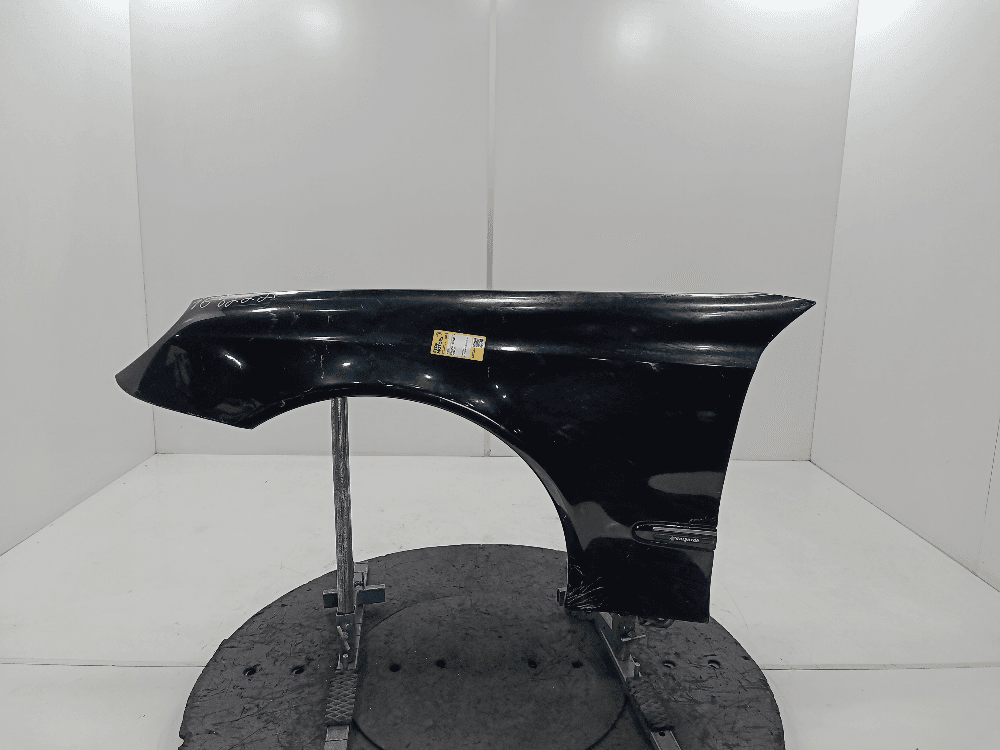 Крыло переднее левое к Mercedes E Class W211/S211 (02-06)