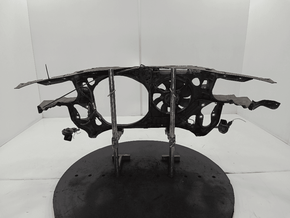 Передняя панель крепления облицовки (телевизор) к Volkswagen Passat B5+ Рестайлинг (00-05)