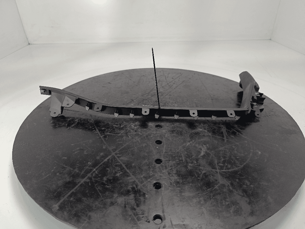 ΠΠ°ΠΊΠ»Π°Π΄ΠΊΠ° Π΄Π΅ΠΊΠΎΡΠ°ΡΠΈΠ²Π½Π°Ρ Π½Π° ΡΠΎΡΠΏΠ΅Π΄ΠΎ ΠΊ Volkswagen Touareg 3 (18-24)