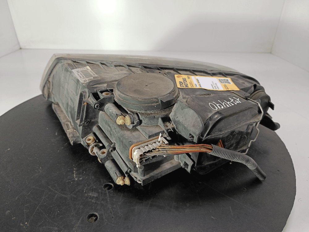 Фара правая к Volkswagen Touareg 1 (02-07)