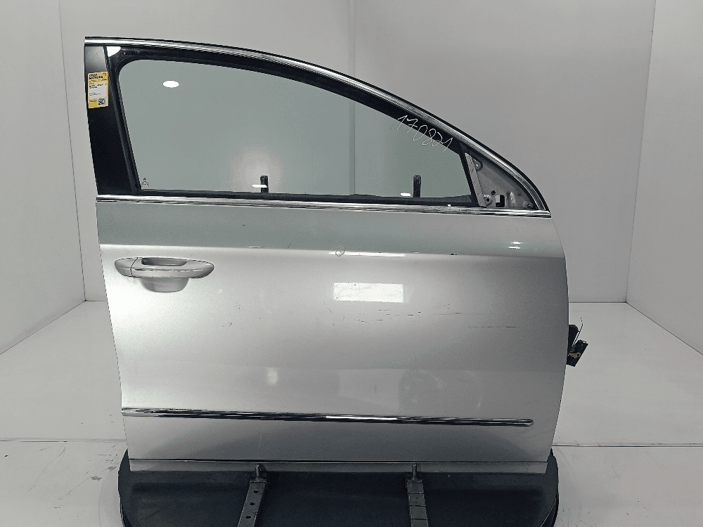 Дверь передняя правая к Volkswagen Passat B6 (05-10)