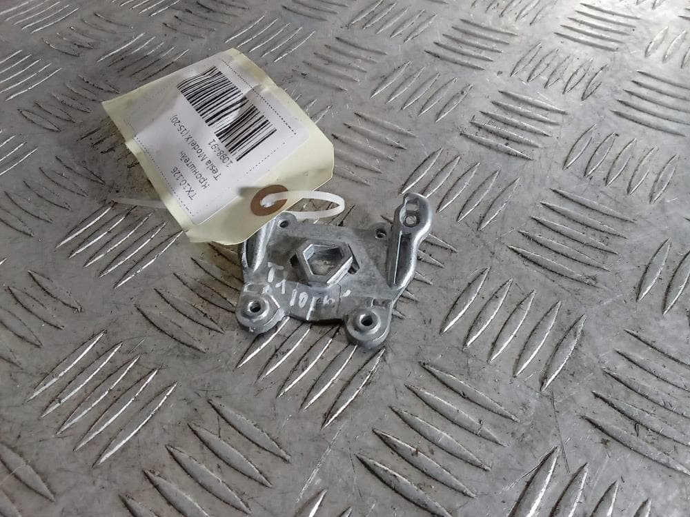 Кронштейн к Tesla Model X (15-21)