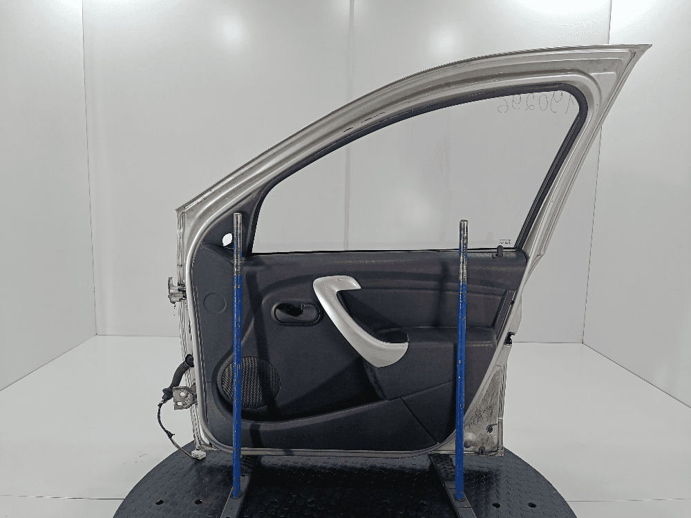 Дверь передняя правая к Renault Sandero Stepway 1 (09-14)