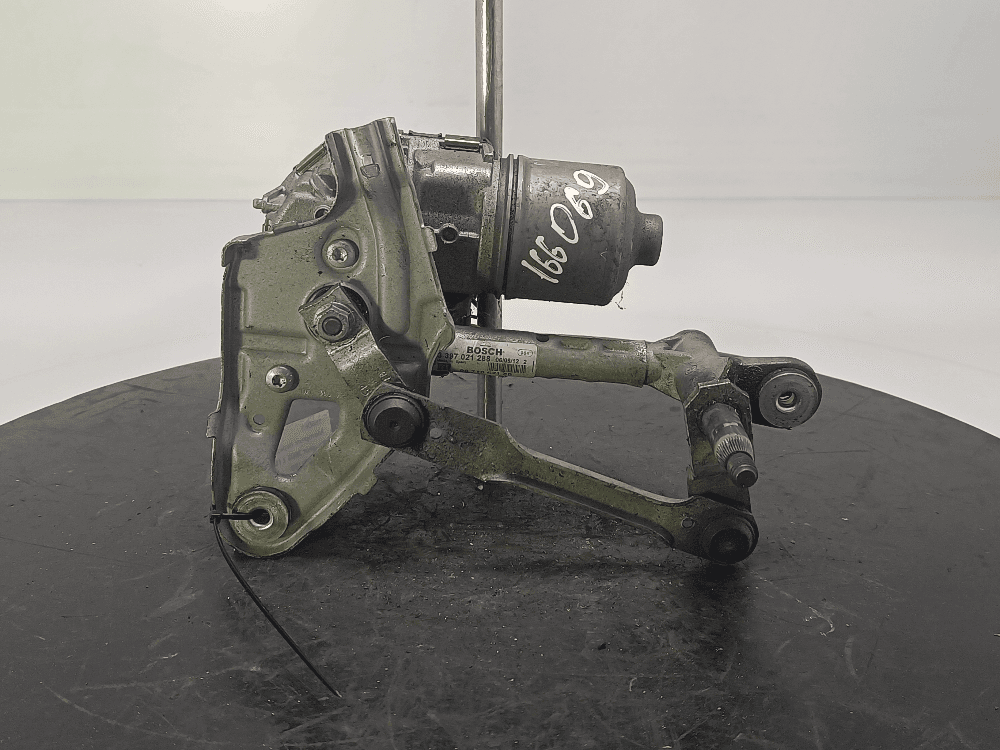 Моторчик передних стеклоочистителей (дворников) к Peugeot 3008 1 (10-13)