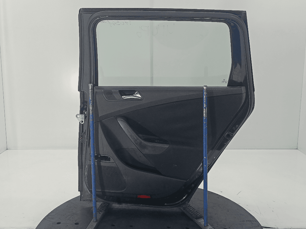 Дверь задняя правая к Volkswagen Passat B6 (05-10)