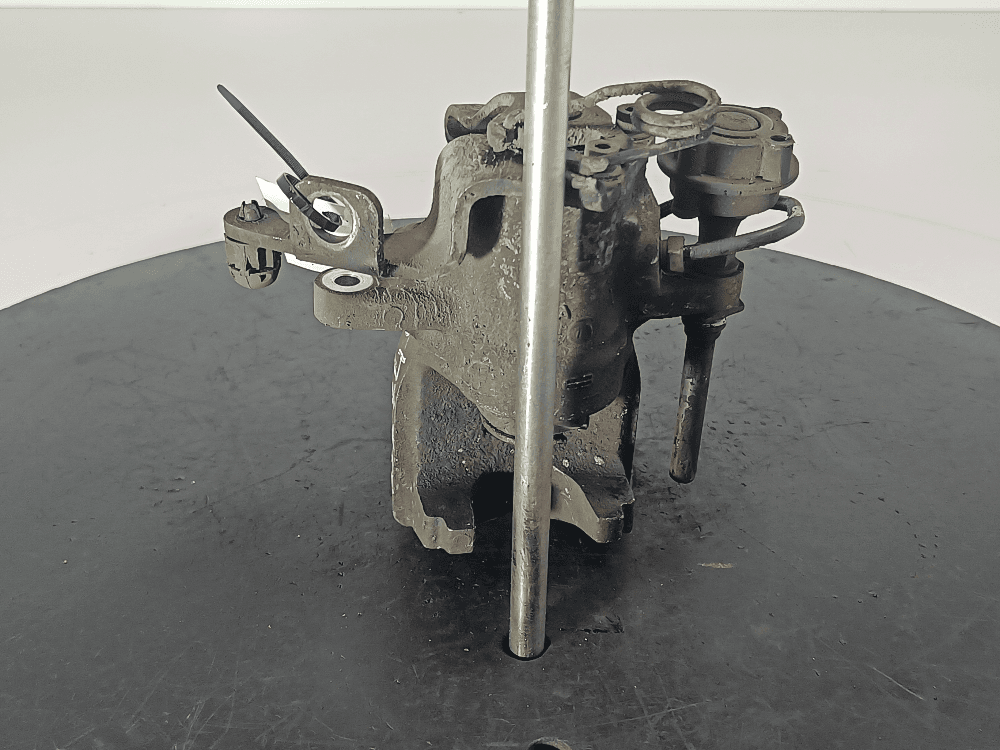 Суппорт задний правый к Citroen C4 Picasso 1 (06-13)