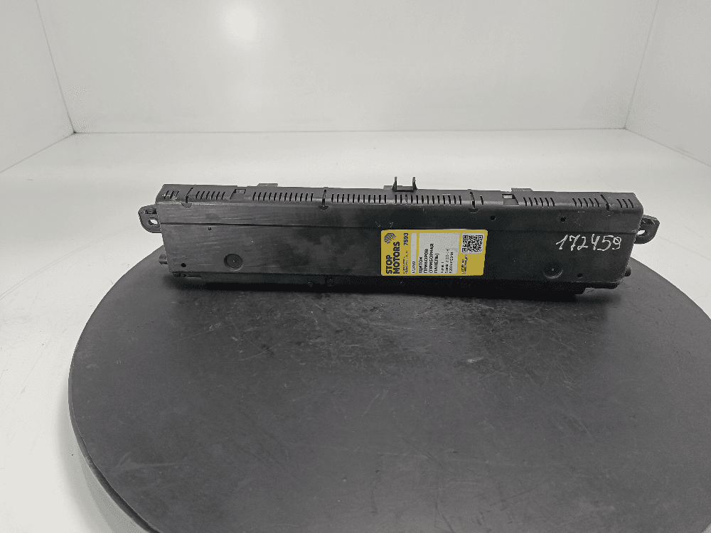 Щиток приборов (приборная панель) к Renault Scenic 2 (03-06)