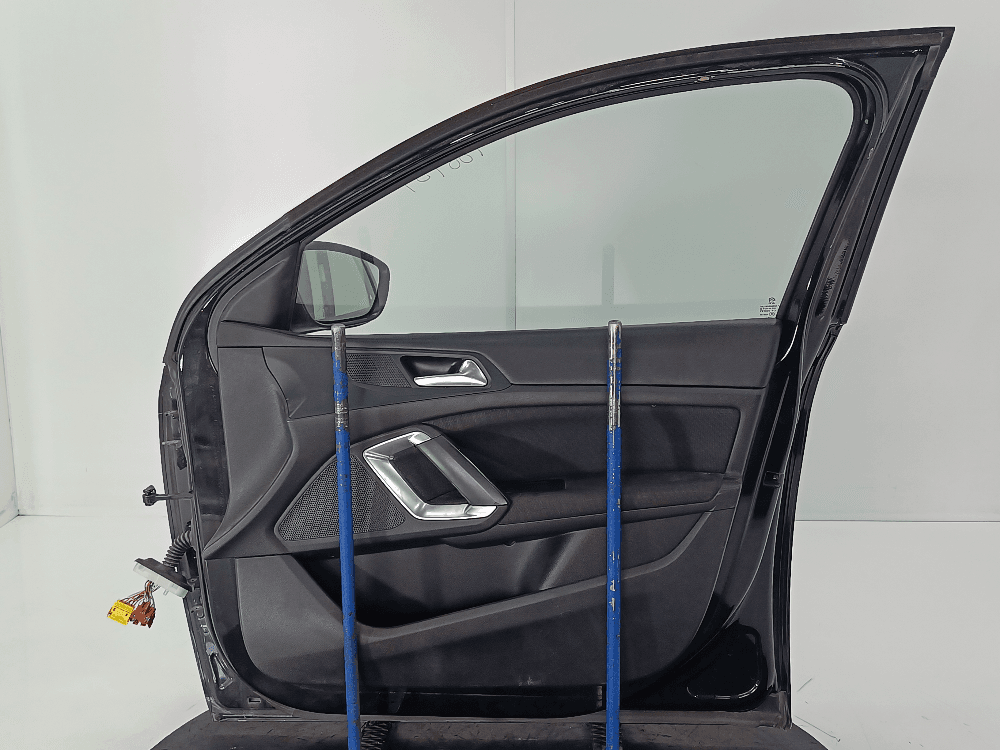 Дверь передняя правая к Peugeot 308 2 (13-17)