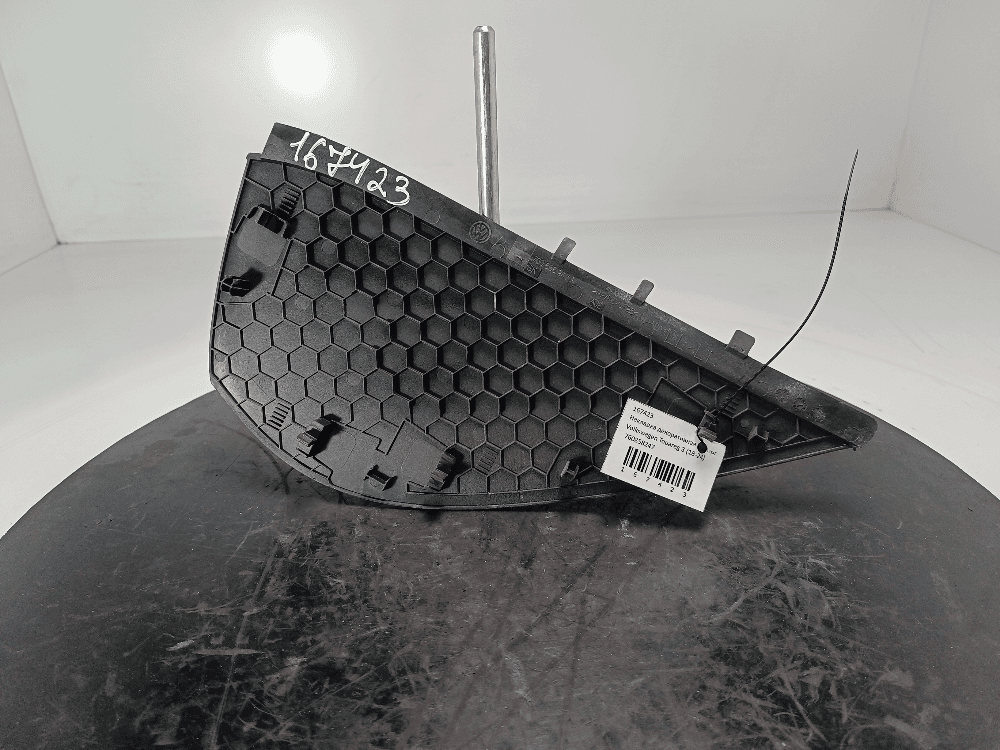 ΠΠ°ΠΊΠ»Π°Π΄ΠΊΠ° Π΄Π΅ΠΊΠΎΡΠ°ΡΠΈΠ²Π½Π°Ρ Π½Π° ΡΠΎΡΠΏΠ΅Π΄ΠΎ ΠΊ Volkswagen Touareg 3 (18-24)