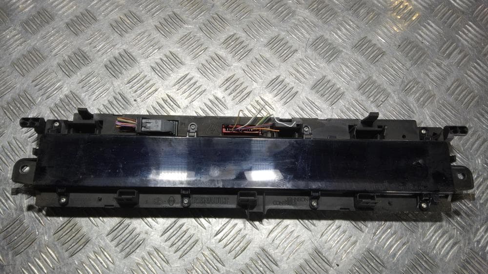 Щиток приборов (приборная панель) к Renault Scenic 2 (03-06)