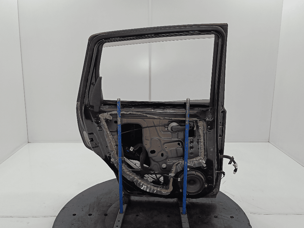 Дверь задняя левая к Nissan Note E11 (05-09)