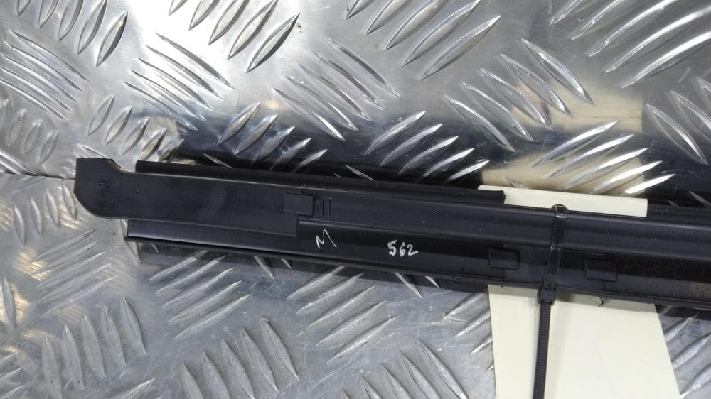 Молдинг стекла двери задней правой внутренний к Jeep Grand Cherokee WL (21-24)