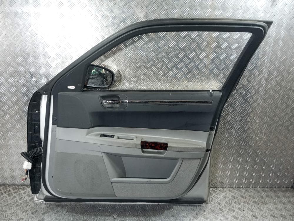 Дверь передняя правая к Chrysler 300C 1 Рестайлинг (07-12)