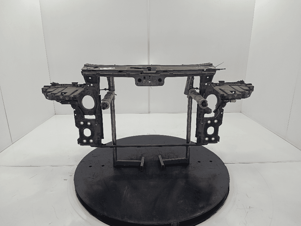 Передняя панель крепления облицовки (телевизор) к Volkswagen Touareg 1 (02-07)