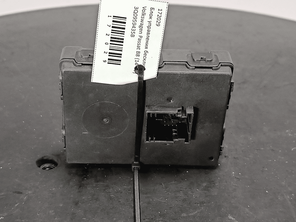 Блок управления бесключевым доступом к Volkswagen Passat B8 (14-19)