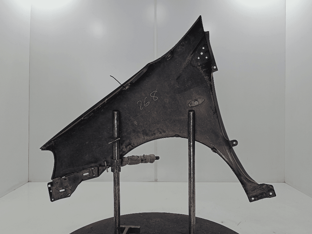 Крыло переднее правое к Nissan Almera Tino (00-06)