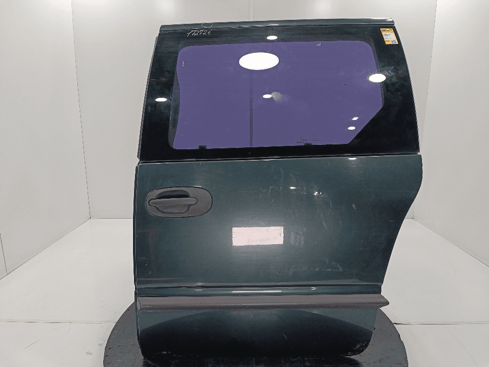 Дверь сдвижная левая к Chrysler Voyager 3 (95-01)