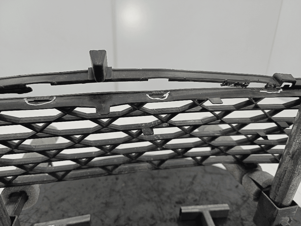 Заглушка (решетка) в бампер передний к Citroen C4 Picasso 1 (06-13)