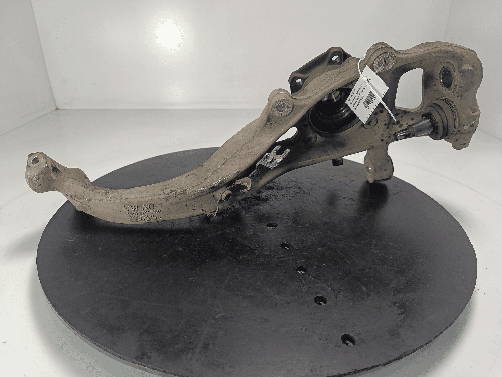 Кулак поворотный правый к Volkswagen Touareg 3 (18-24)