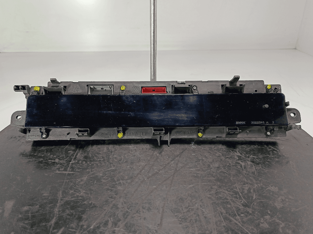 Щиток приборов (приборная панель) к Renault Scenic 2 (03-06)