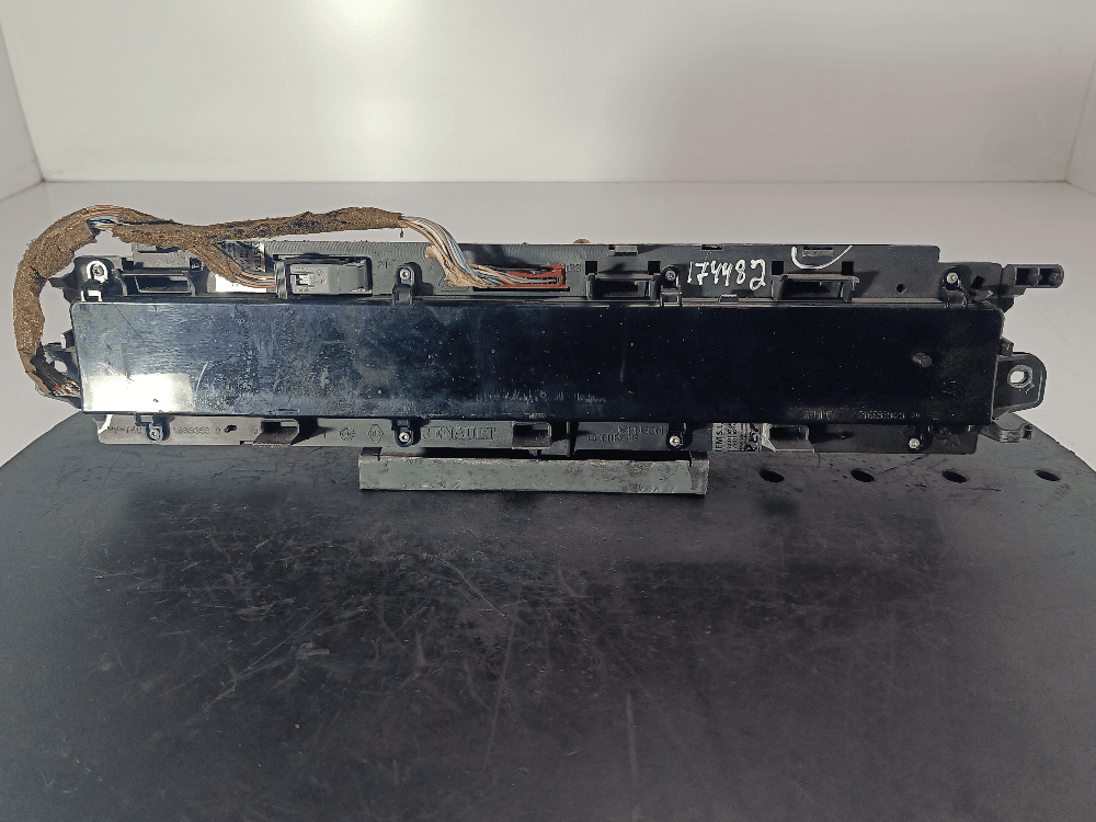 Щиток приборов (приборная панель) к Renault Scenic 2 (03-06)