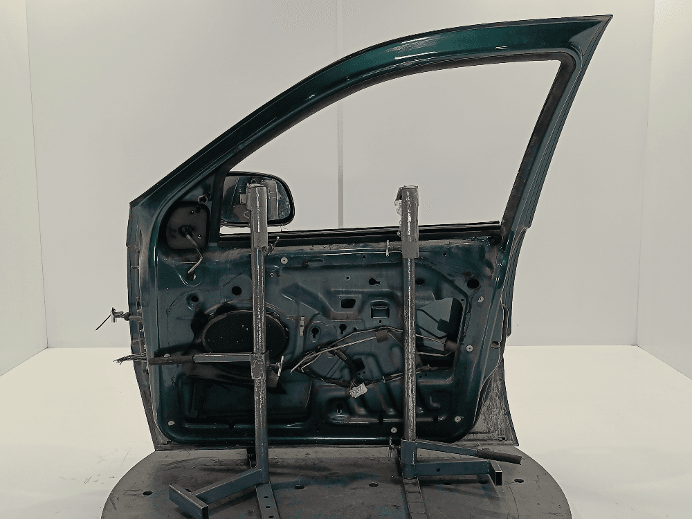 Дверь передняя правая к Jeep Grand Cherokee WJ (99-04)