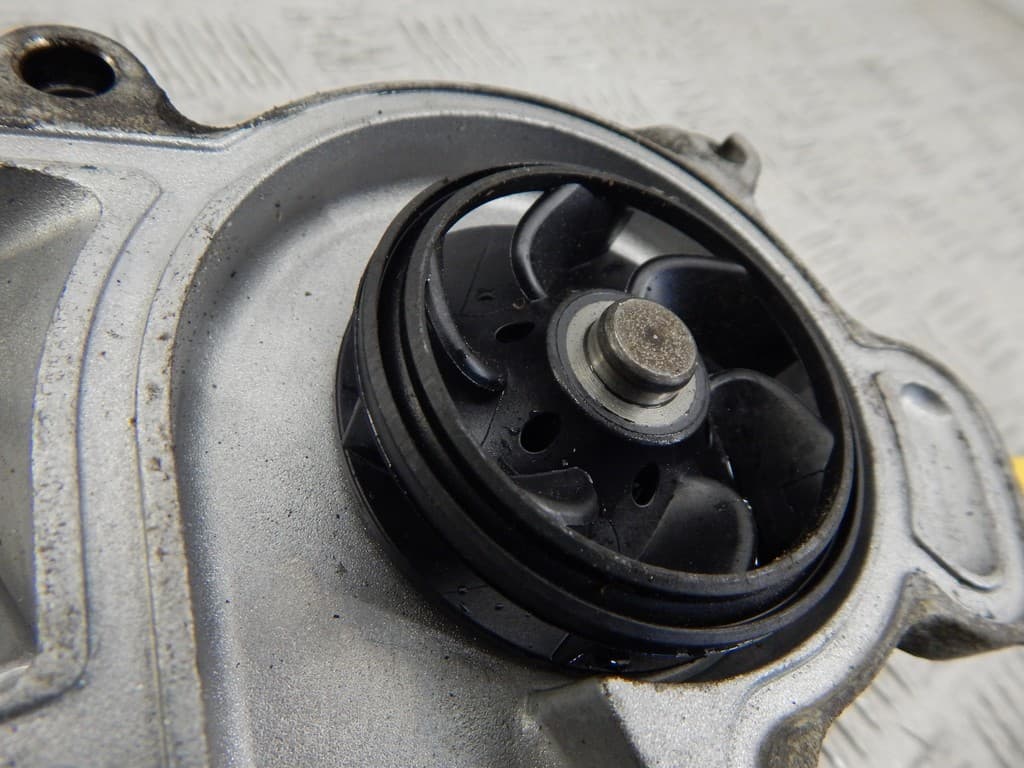 Помпа к BMW X1 E84 Рестайлинг (12-15)
