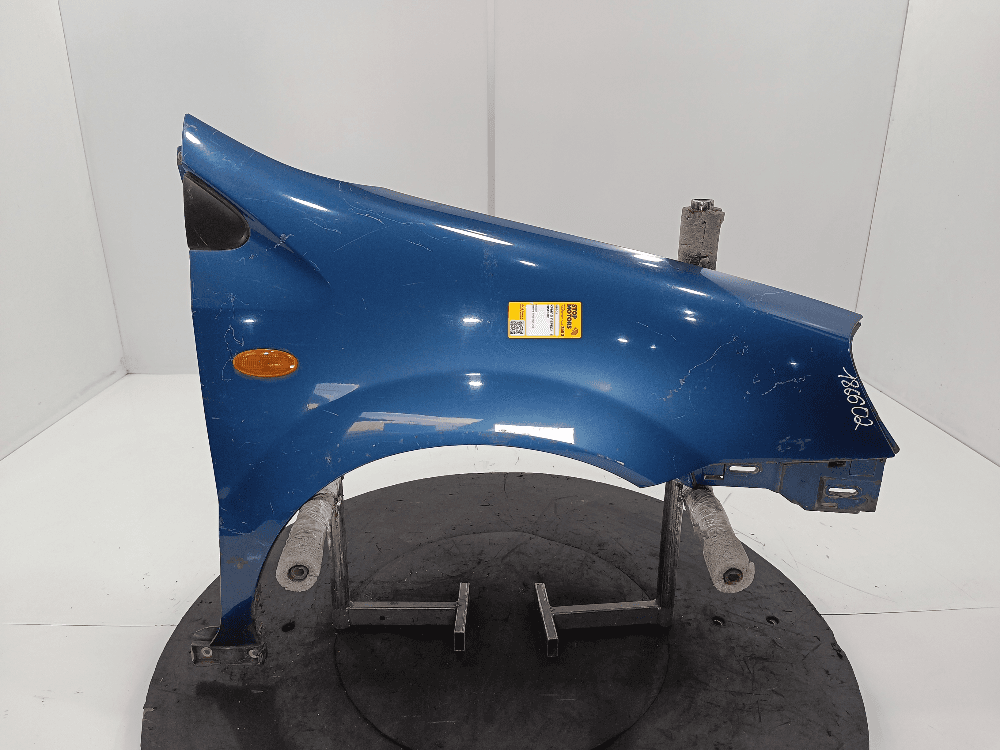 Крыло переднее правое к Nissan Almera Tino (00-06)