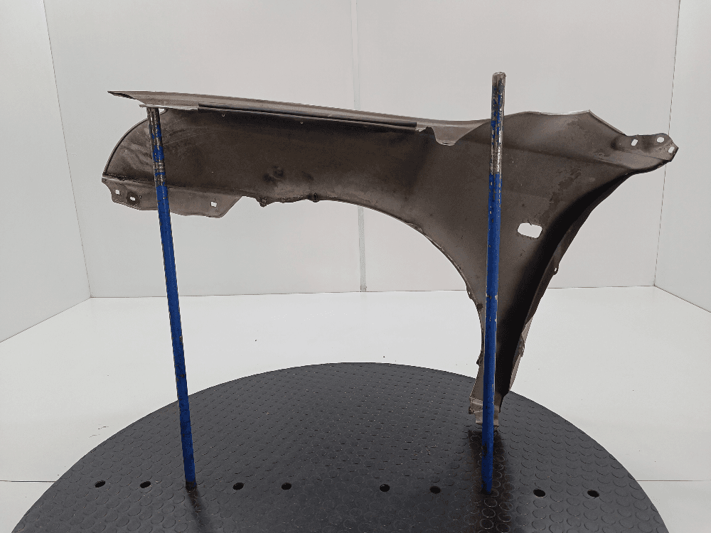 Крыло переднее правое к Toyota Avensis 2 (03-06)