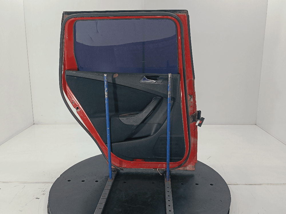 Дверь задняя правая к Volkswagen Passat B6 (05-10)