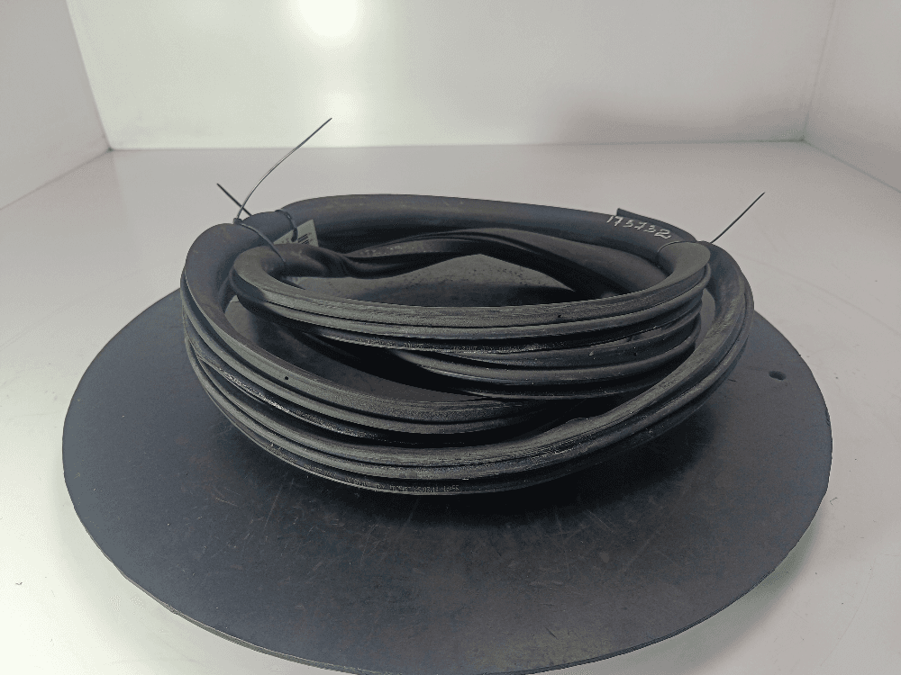 Уплотнитель двери передней левой к Volkswagen Transporter T5 (10-15)