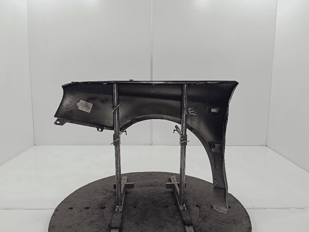 Крыло переднее правое к Volkswagen Golf 3 (91-99)