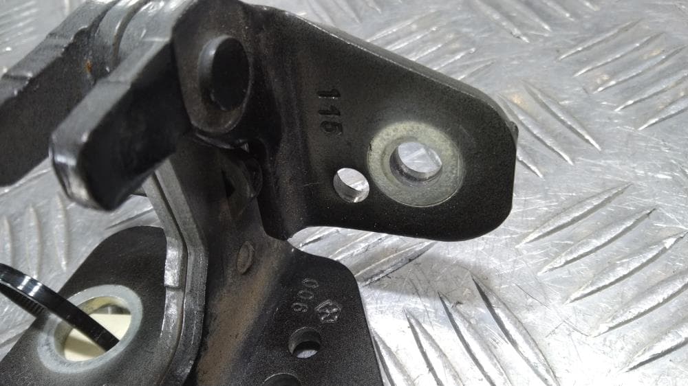 Петля двери передней правой к Jeep Grand Cherokee WL (21-24)