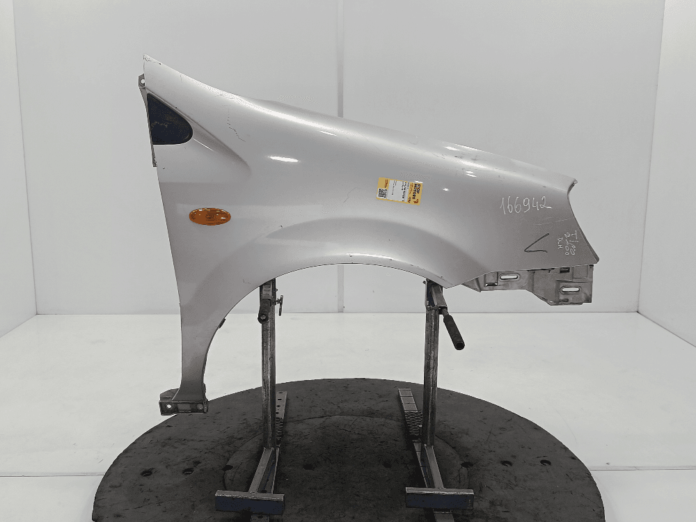 Крыло переднее правое к Nissan Almera Tino (00-06)