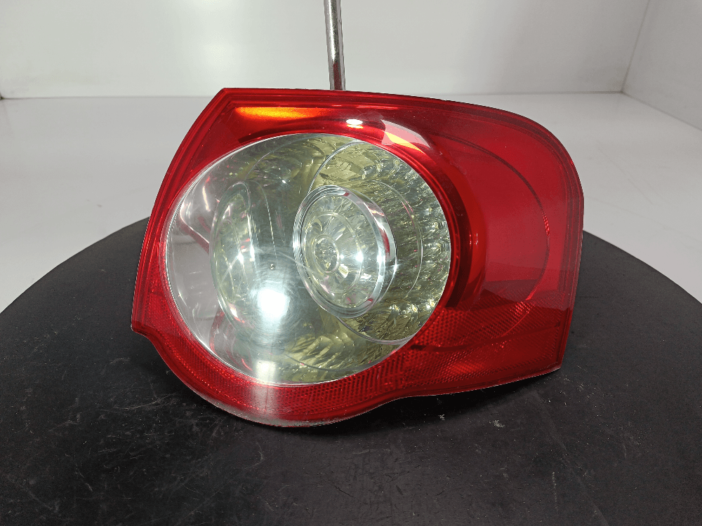 Фонарь задний правый к Volkswagen Passat B6 (05-10)