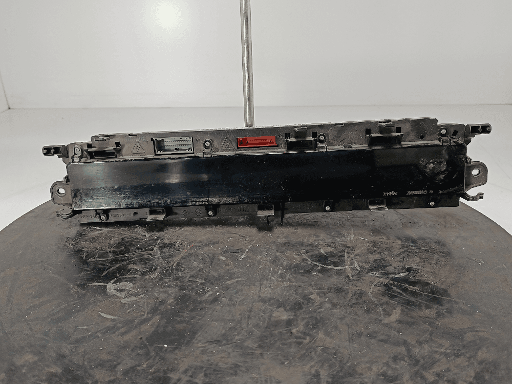 Щиток приборов (приборная панель) к Renault Scenic 2 (03-06)