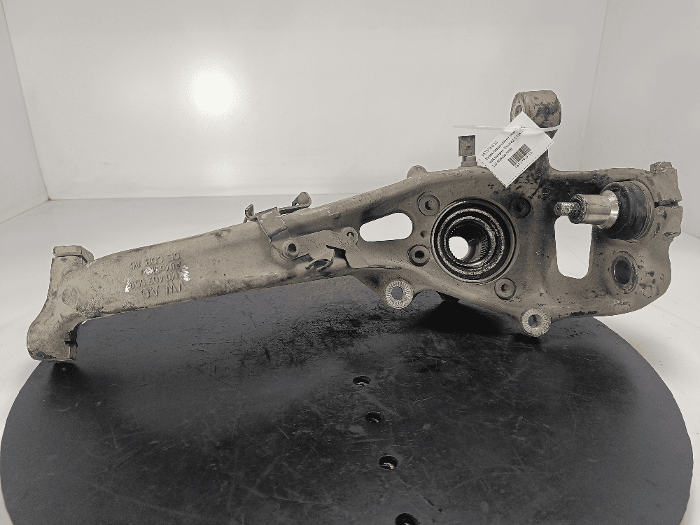 Кулак поворотный левый к Volkswagen Touareg 3 (18-24)