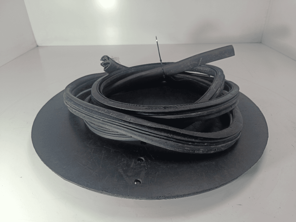 Уплотнитель двери передней правой к Volkswagen Transporter T5 (10-15)