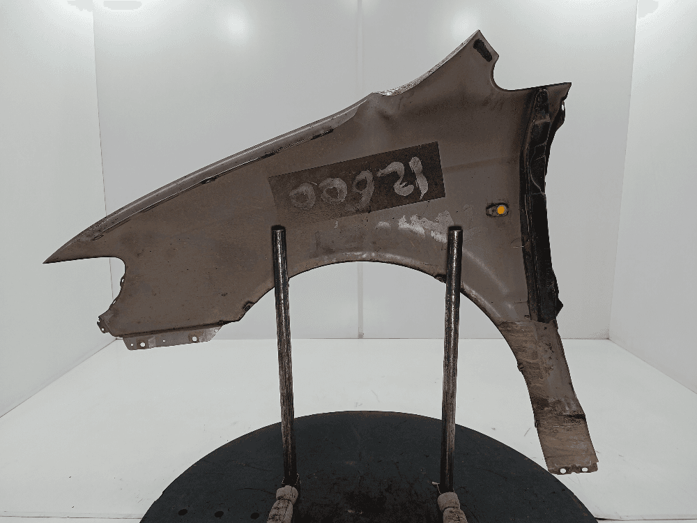 Крыло переднее правое к Hyundai Trajet (00-04)